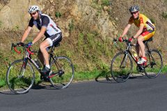 La Gergovienne : cyclotouristes dans la montée de Cournols